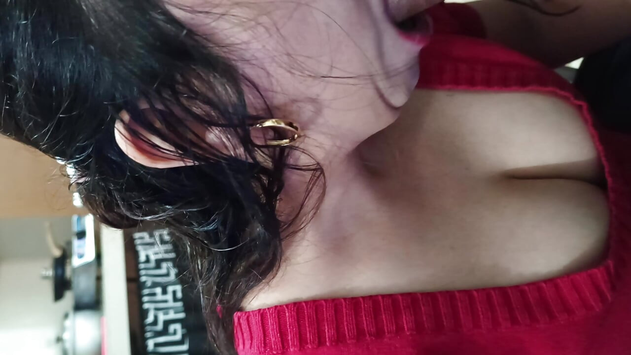 Hot Bust Moden Kone Laver Et Sjusket BlowJob Og Cumshot I Munden og Hendes Ansigt.