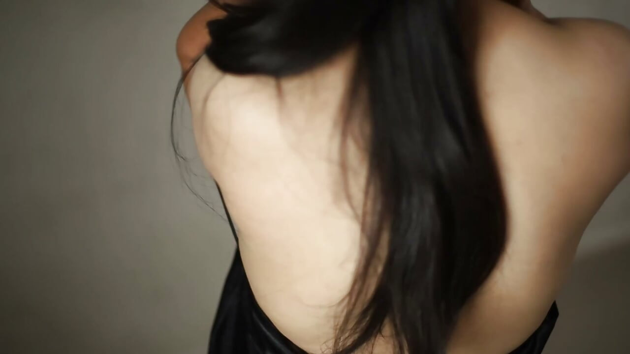 Indonesian chindo girl hobby shows off a super smooth body