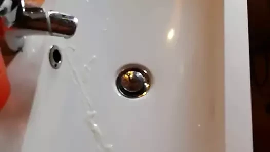 Ikea lavabosunda büyük boşalma
