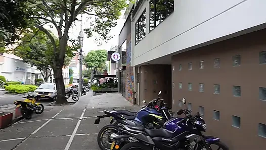 Я исполняю свою ставку девственница продавец Empanada