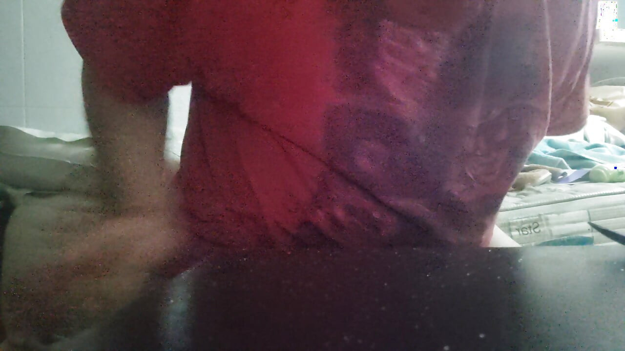 Trans skjuter deodorant i kåt röv