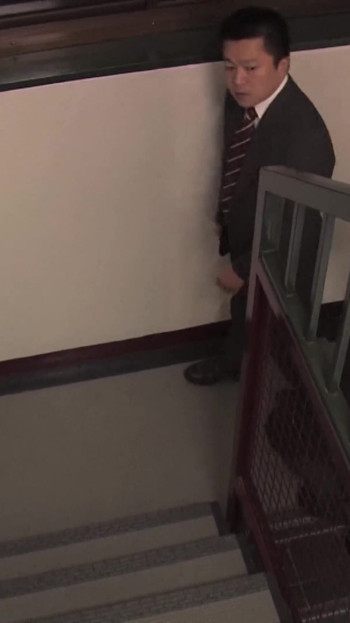 Ova super seksi ženska dobila je od svog omiljenog kolege nakon posla