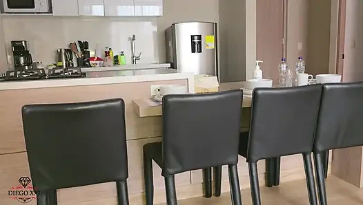 Dokter dengan kontol besar pria kulit hitam ngentot memek sempit dan toket aduhai pasiennya yang lagi sange berat.