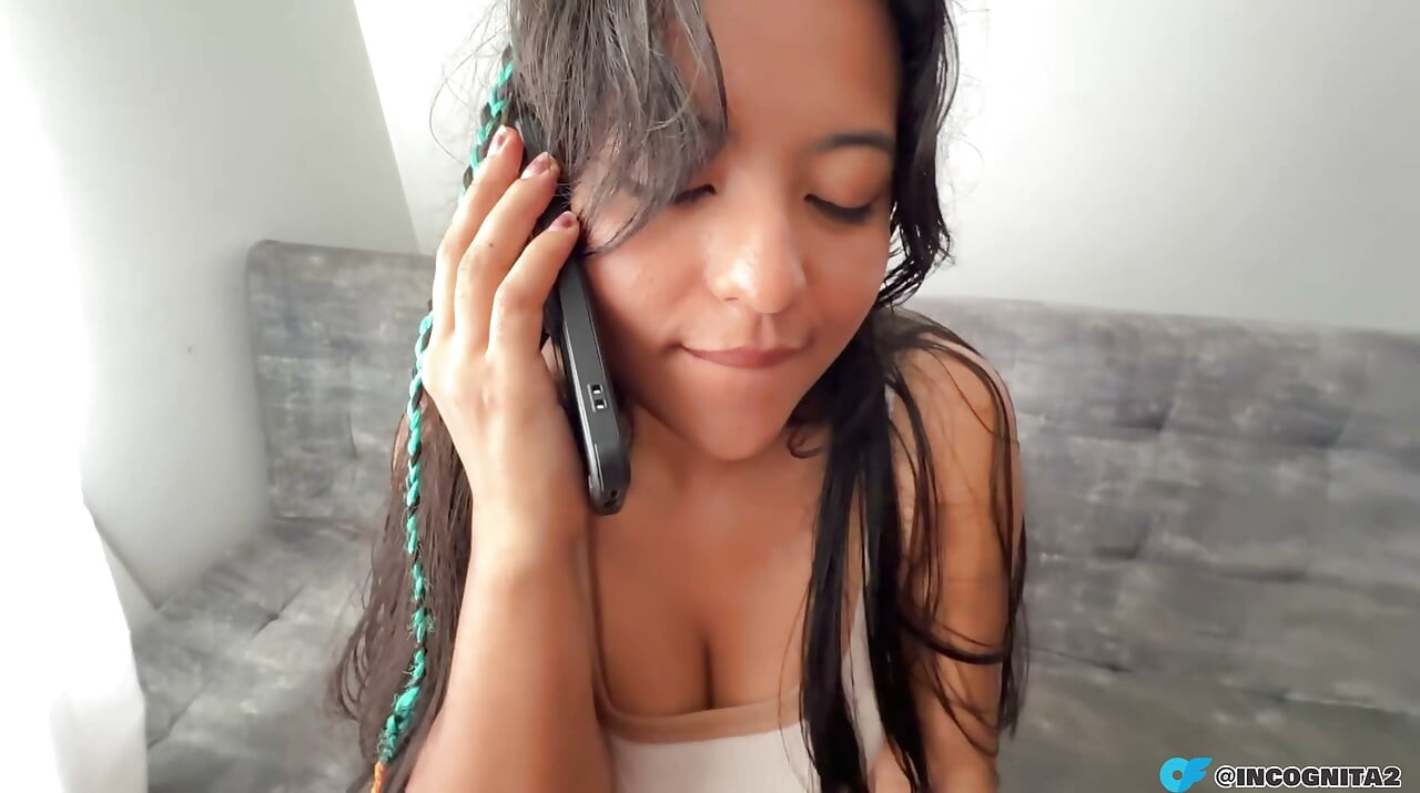 Gamer girl pays the technician with sex - Full video on onlyfans: INCOGNITA2