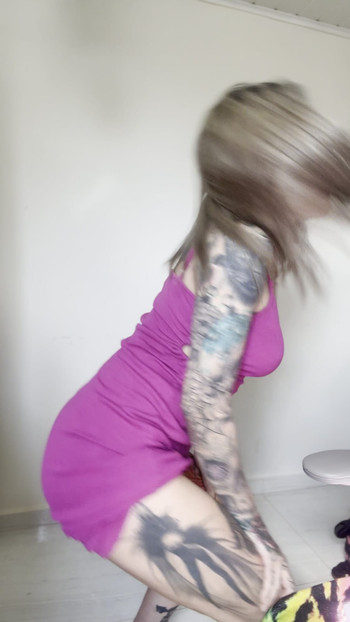 Kundička nahá v HD, křivky v 4K pouze na mém OF😉