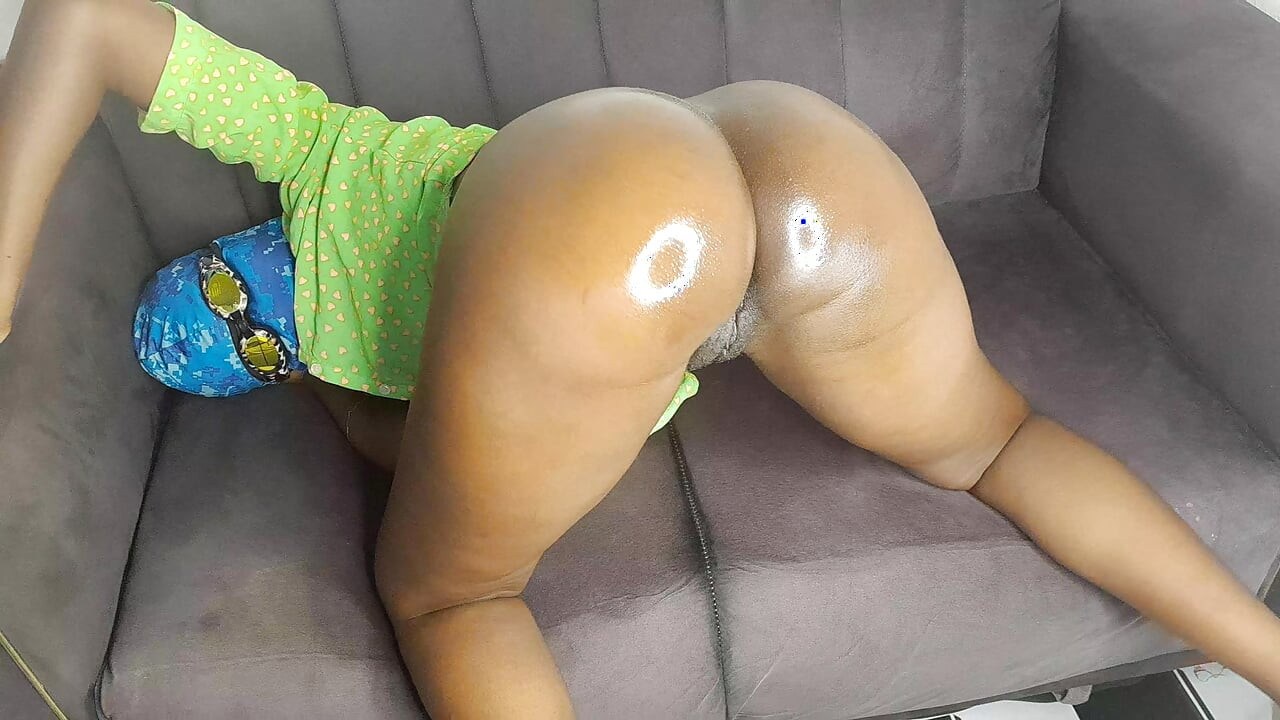 Seductive slim thick ass loves doggy fuck
