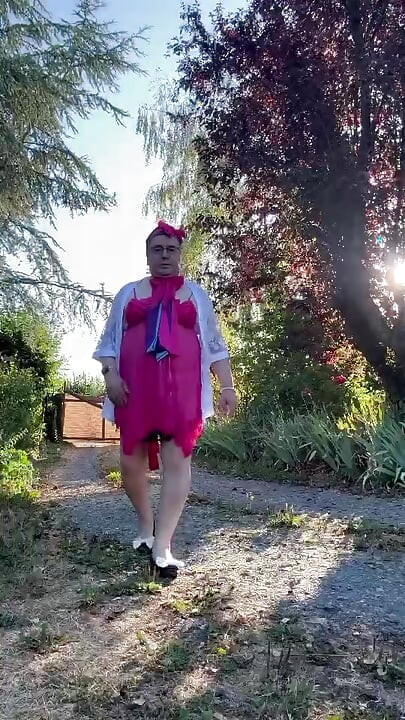 Dressed in a little fuchsia nightgown for a morning