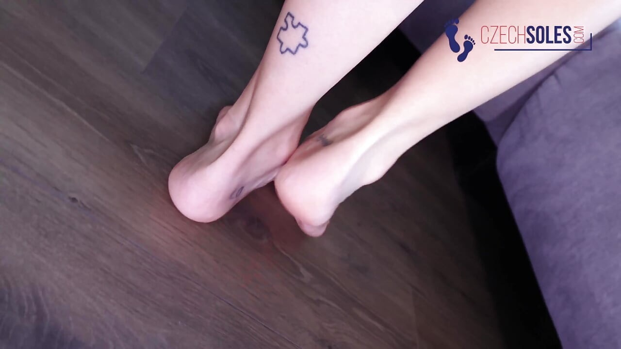 Gen Z Babe in Barefoot Sandals