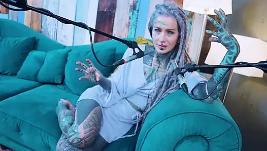 Ich spreche über M - Musik - ASMR podcast SFW spricht goth dünnes mädchen dreadlocks tattoo-modell inked mädchen