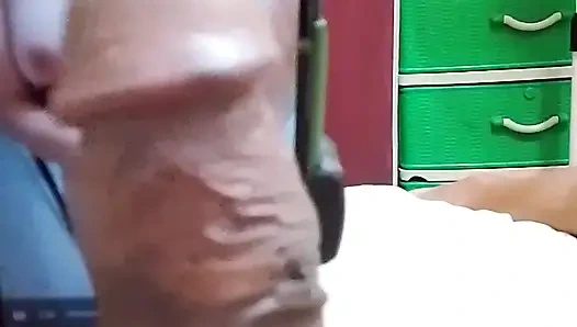 Aku lagi muasin memekku sendiri sambil nonton video mesum untuk istriku, kemarin dia ngirim aku