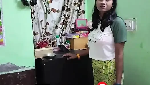 Menyetubuhi saudara tiri temanku saat dia di kamar sebelah