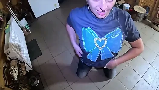 Enge jeans, tanzen, schlampe würgt, gesichtsfick und komm auf meine tangas