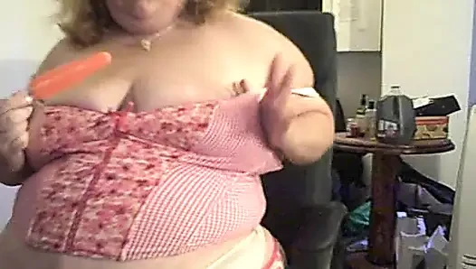 Bu mini etekli sıkı üstlü sevimli giyinip sonra yavaşça soyunduğum bir kamera gösterisiydi, 17 dakikalık uzun şov