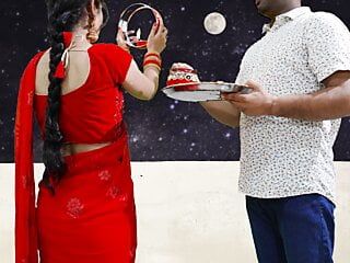 Karva chauthスペシャル：新婚のpriyaがクリアなヒンディー語オーディオで空の下で初めてセックスとフェラをした