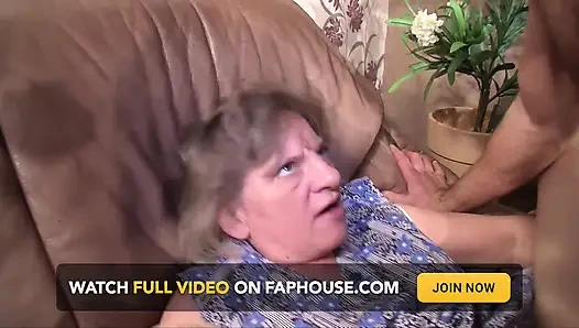 Pirsingli orta yaşlı seksi kadının özel sikişe ihtiyacı var