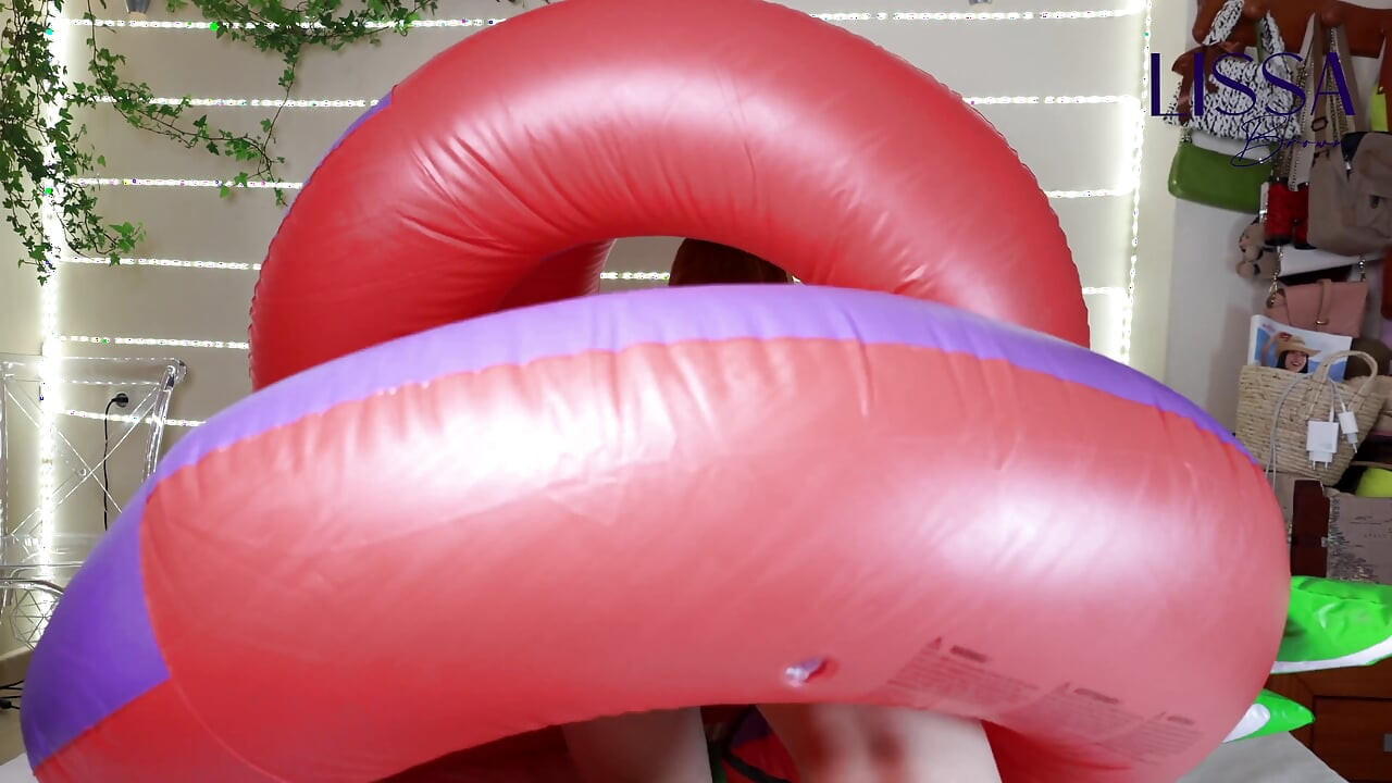 Ao redor da minha cobra inflável gigante, eu não posso escapar.