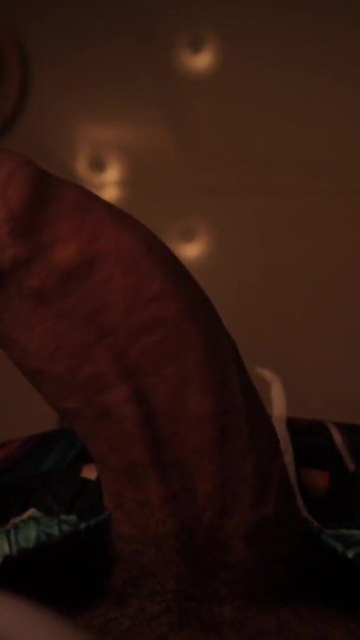 Felejthetetlen pillanat a "Big Uncut Cock Sex, Demon Handsfree Vibrator Blast, Cum On Mirror" című filmből,