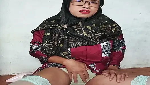 Hijab Shemale Dildoing Her Insanely Hot Asshole