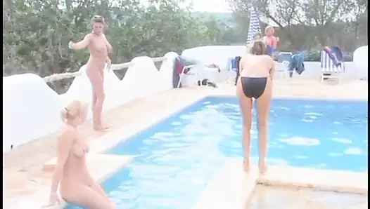 Heiße MILFs im schwimmbad