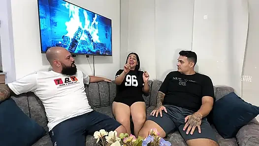 Aku ingin menyenangkan semua penggemarku dengan apa yang mereka cintai jadi aku membuat threesome kaya - porno en español