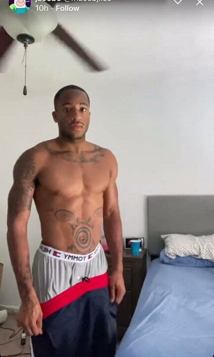 Muscular Black Guy Jerks Off his Big Dick Live on Twitter