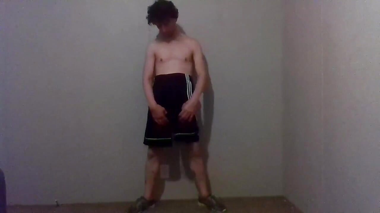 Încercând haine; Joacă, îmbrăcare și dezbrăcare - Track Shorts, pantofi și șosete, partea 1