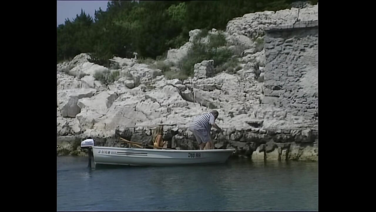 Gadis sange ini dientot habis-habisan sama tukang perahu sampai mengerang keenakan