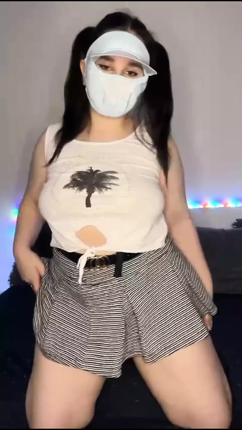 Chica gruesa de 18 años quiere ser follada