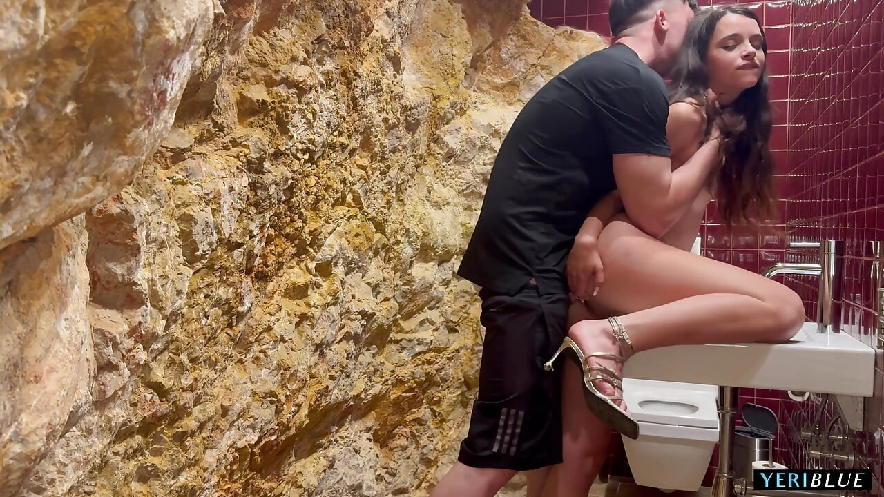 Fucking in a Toilet Party with the Boyfriend Out There