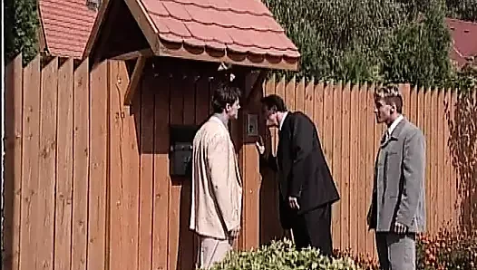 Ce posto per te Sc 3 full threesome scene