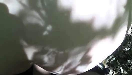 Güzel ve ateşli bir yaz gününde melodi zevki ve şef ormana gidiyor, orada ne olacak?