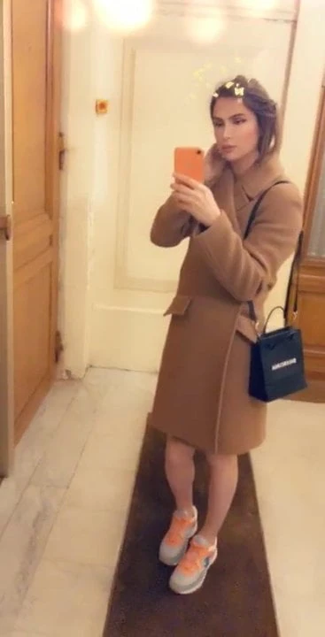 Trans de paris une bonne pote que je baise de temps en temps