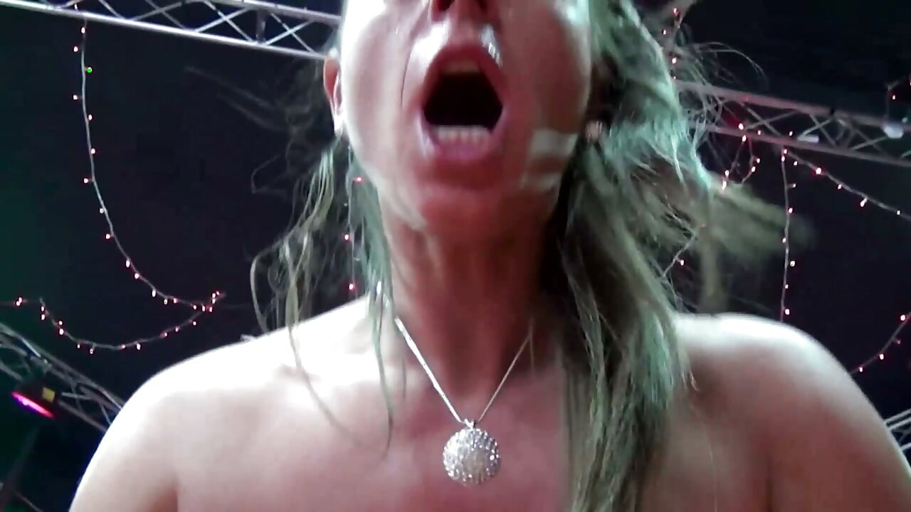 Anal pleasure of sexy Suzy in POV