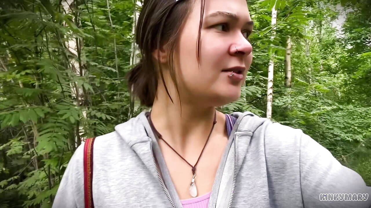Extremes Öffentliches Pissespiel Im Park - Drinks & Gurgelt Volle Flasche