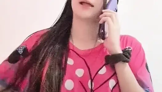 Aku melihat dia masturbasi, lalu aku mendekatinya dari belakang dan menyetubuhinya di pantat.