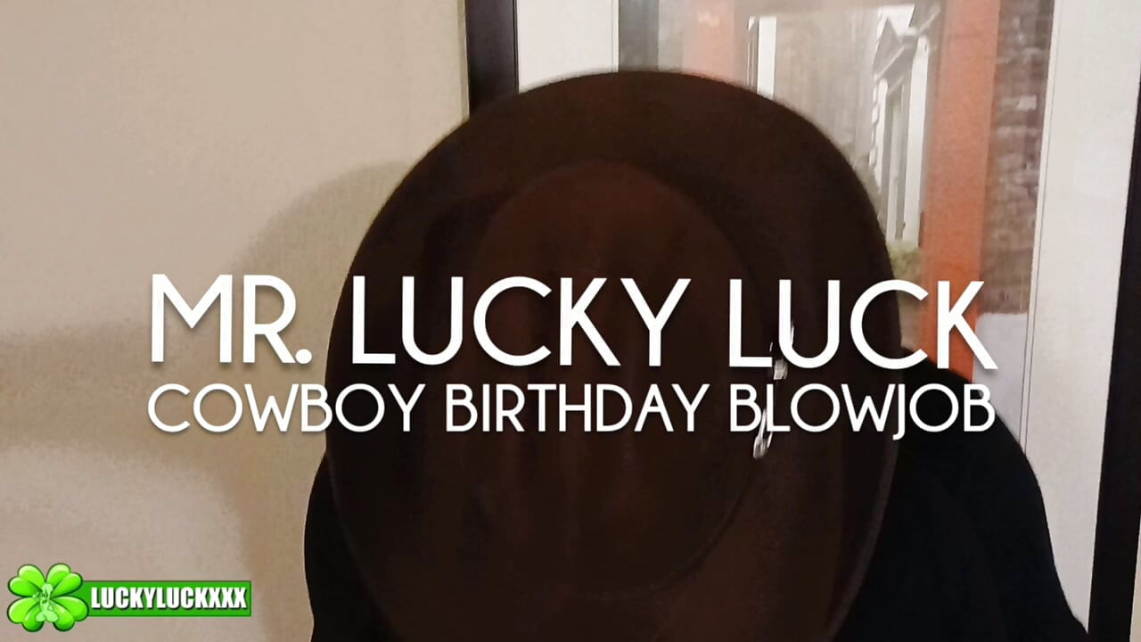 Awek bertuah Inkdup Memberikan Mr. Lucky Luck blowjob hari jadinya