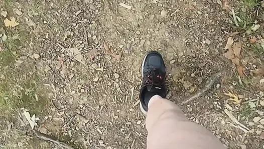 Yürüyüş yaparken neredeyse birkaç kez yakalandı
