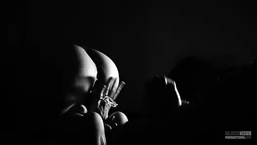 Два любовника грязно разговаривают друг с другом