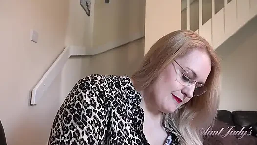 Auntjudys - Deine Vollbusige BBW-sextherapeutin Becky Lutscht Deinen Schwanz