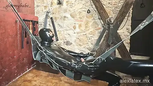 Zindanda salıncak zevki, fragman - kasvetli bebek
