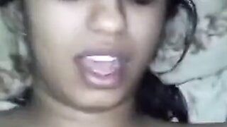 Дези подруга трахается с бойфрендом - камшот на лицо