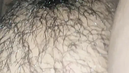 Verbotene Nacht: Im Urlaub mit meiner Stiefschwester ein Bett teilen