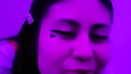 Güzel kız öğrenci Dherlydoll bana lezzetli bir gırtlağına kadar sakso çekiyor ve ağzına ıslak boşalma!