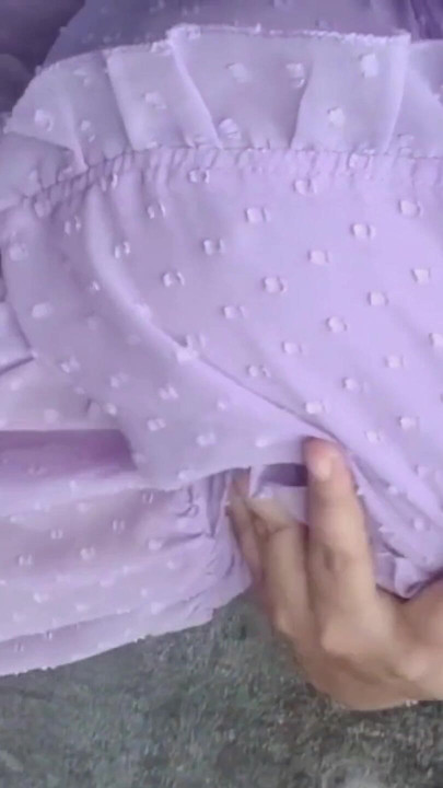 Moment cheie din "Colaj indian Bhabhi Falguni Soni care își expune țâțele mari și se fute cu degetul în pizdă roz până la spermă. Audio hindi"