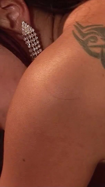 Velkolepý okamžik od "Two Cougars Chanel Rae a Valery Summer svádějí Big Dick Boy po FFM trojku šukání"