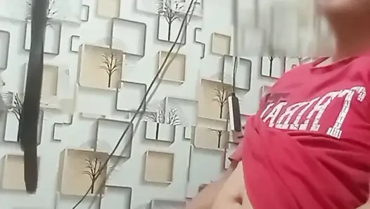 O benim odamdaki ateşli üvey baba başka bir şey- o yakışıklı ve onun da büyük bir yarağı var
