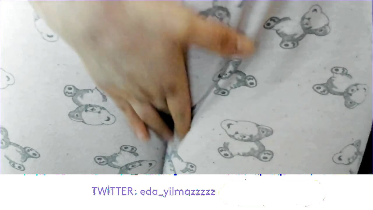 CAMELTOE- MASTURBATE WITH PAJAMA- RUBBING PUSSY WITH PAJAMA