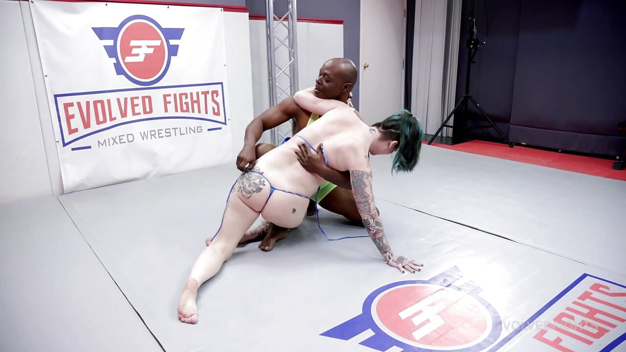 Nikki Zee vs Will Tile
