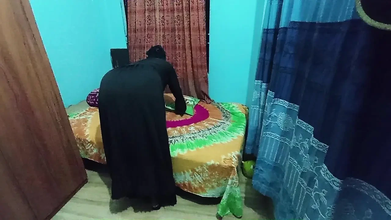 火辣村继母展示大屁股Xxx巨大