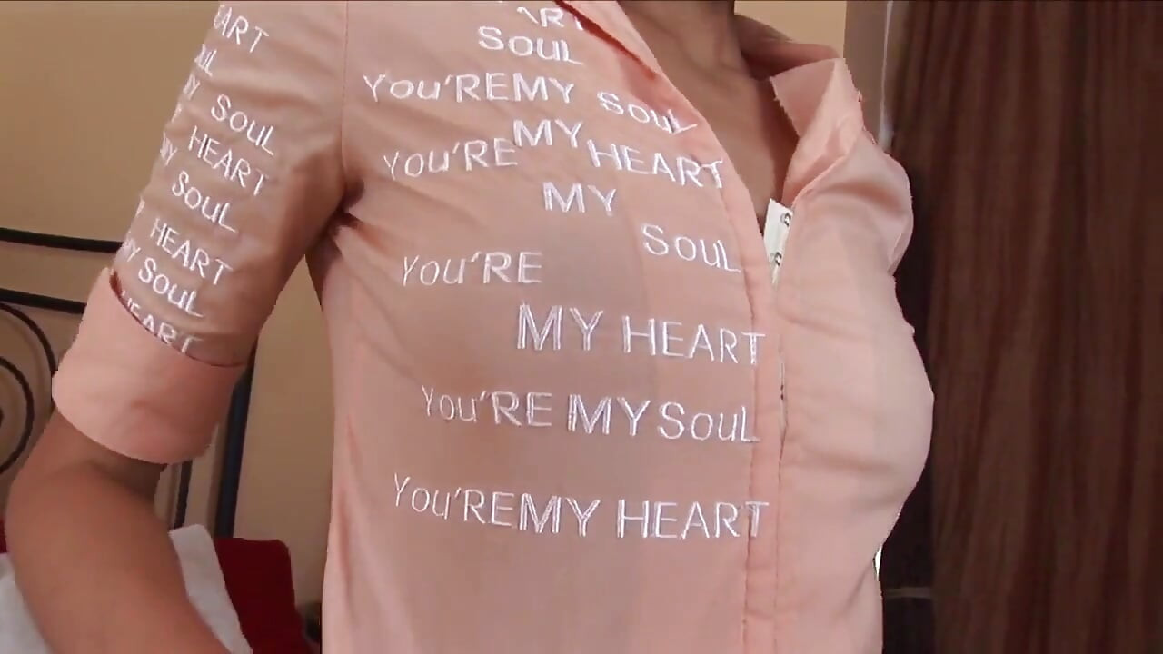 Pijat gadis rambut merah pakai strap-on